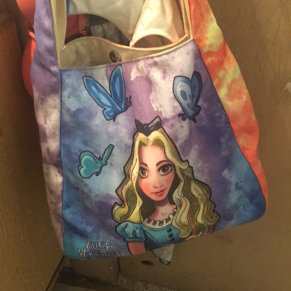 Alice in wonderland shoulder bag